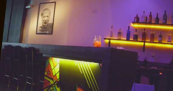 Naïve Bar